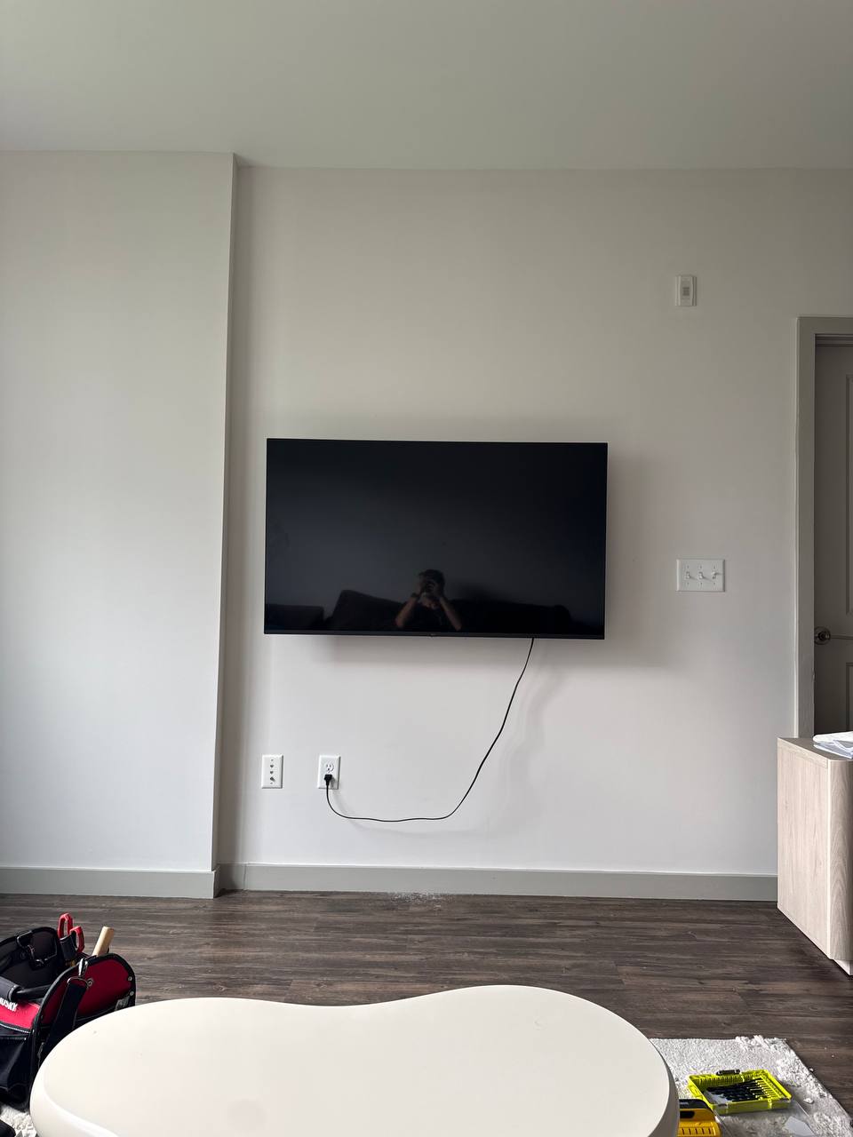 TV wall mounting